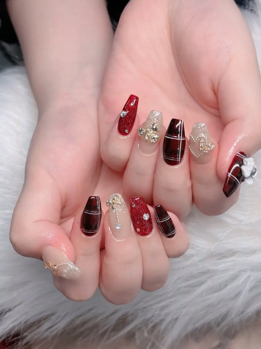 ネイル オーロラネイル フレンチネイル ジェルネイル ハロウィン キラキラネイル H.baby Nail Salonのネイルデザイン