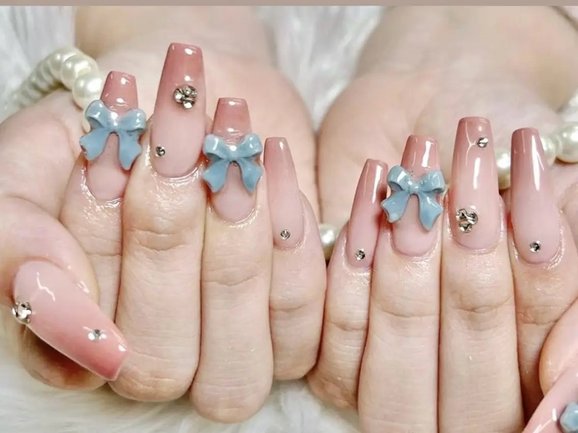 メンズ ネイル アートネイル フレンチネイル ジェルネイル キラキラネイル パラジェル ハンドネイル Bloom スカルプ専門店のネイルデザイン
