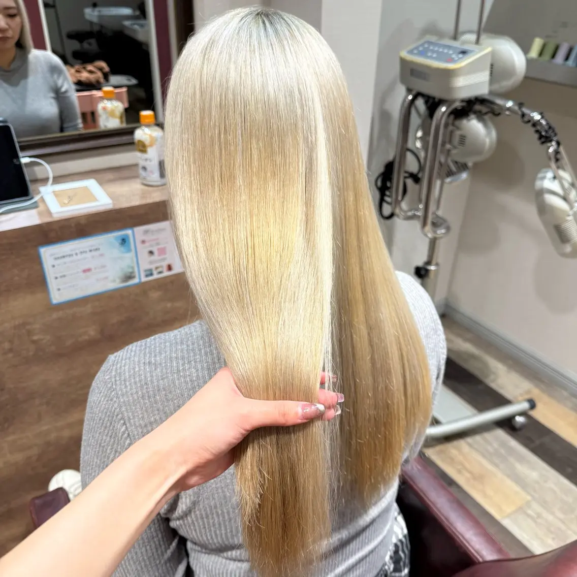 ロング カラー 柔らかいbeige ￤韓国￤🩰マユ🩰のヘアスタイル