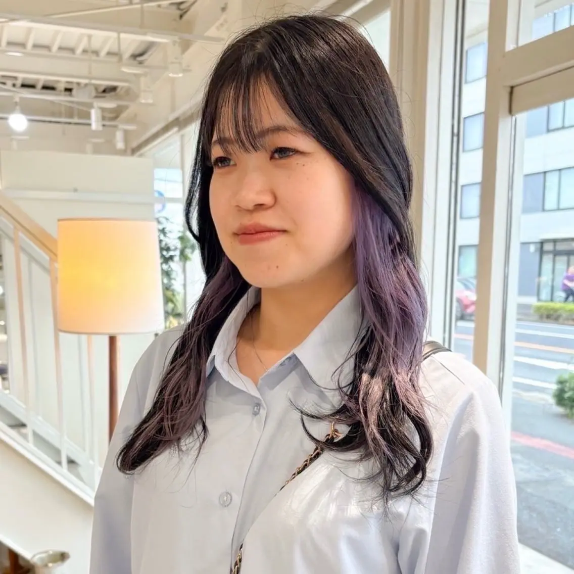 ロング カラー 黒髪 透明感カラー デザインカラー ラベンダーカラー シルバー 安西 香利奈のヘアスタイル