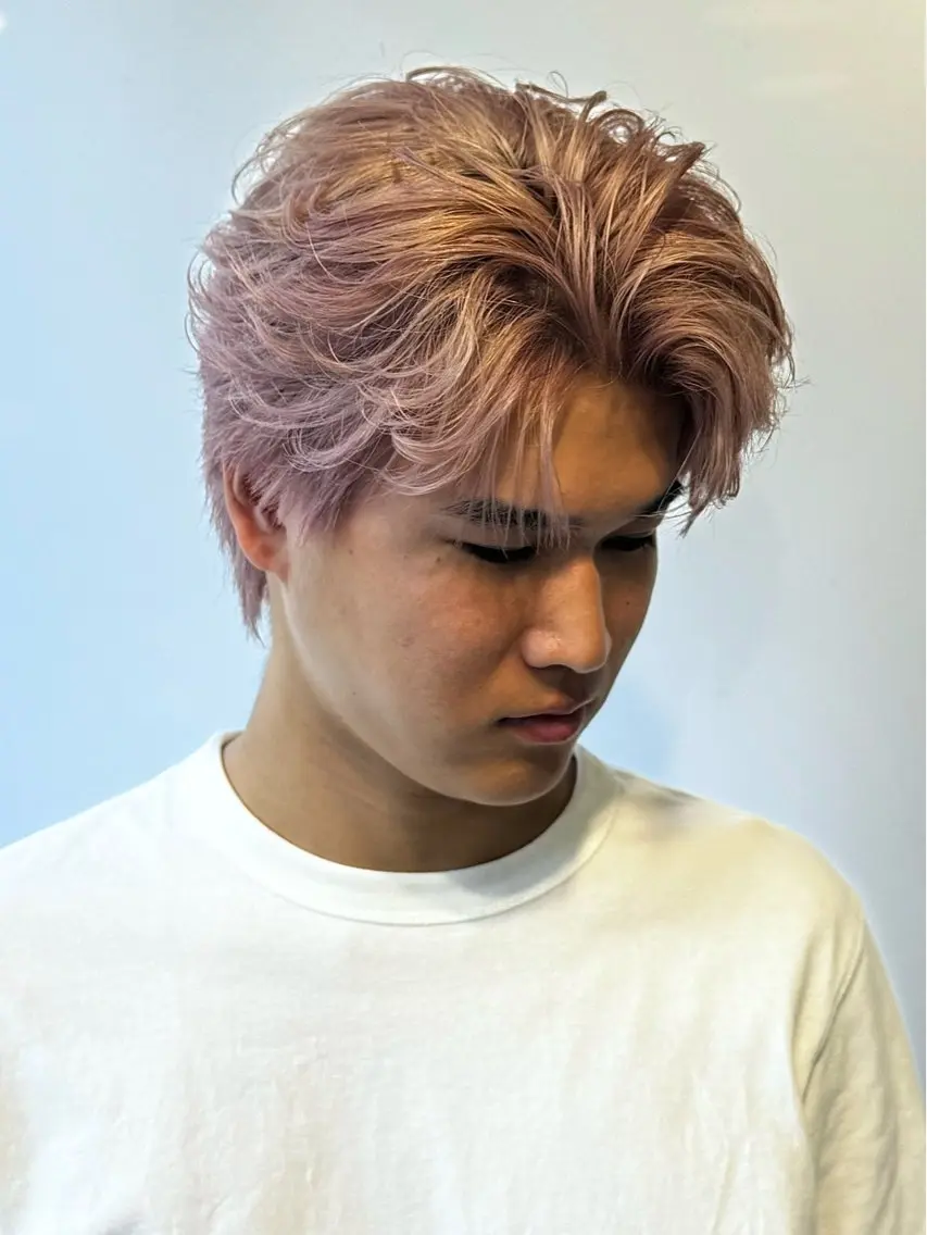 ショート カラー メンズ ベージュカラー ピンクカラー ピンクベージュ 湖城 恵吾のヘアスタイル