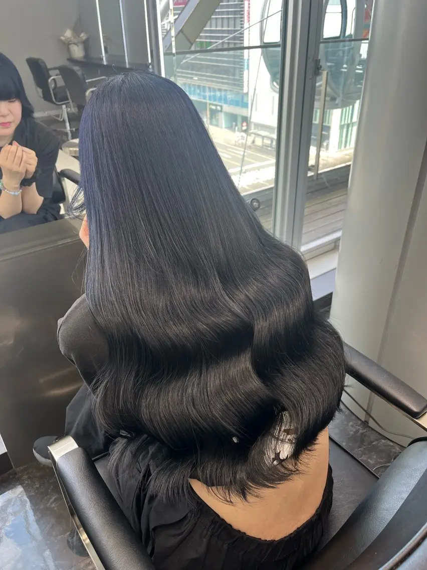 ロング カラー 黒髪 ブルーカラー ブルーブラック 透明感カラー 韓国風ヘア ヘアカラー トリートメント ヘアセット 韓国ヘア🖤/透明感 shihoのヘアスタイル