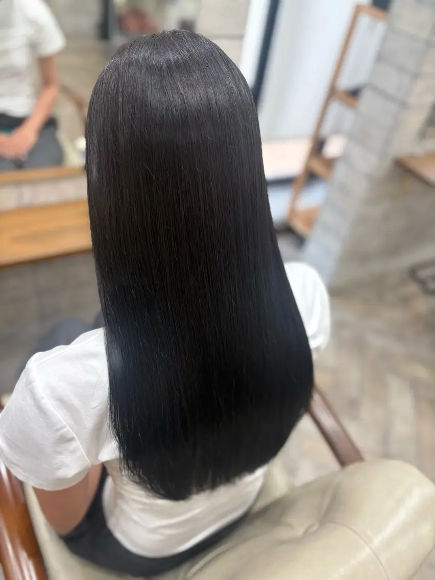 ロング カラー 黒髪 ブルーカラー ブルーブラック 透明感カラー ロング カット ヘアカラー トリートメント 大阪梅田/ CHISAKI🎀のヘアスタイル