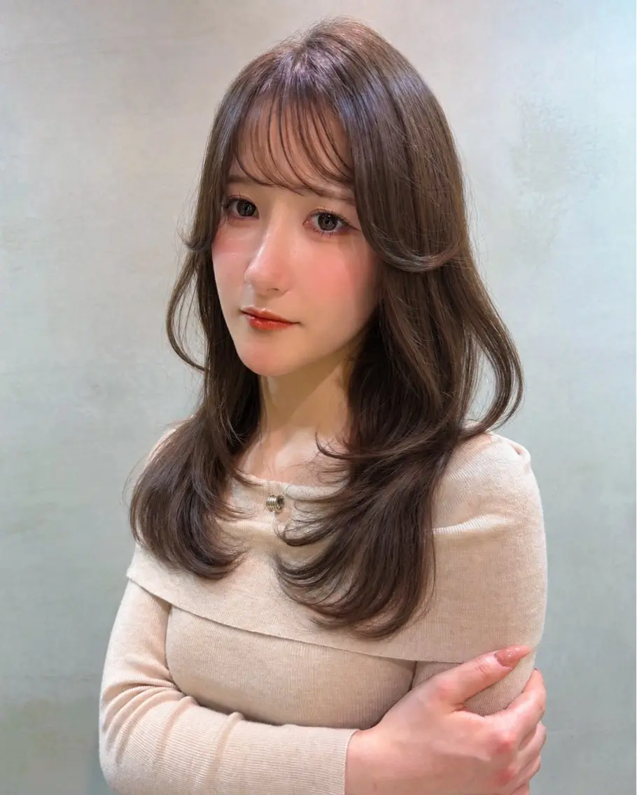 ミディアム シアーブラウン くびれヘア 韓国風ヘア くびれレイヤー レイヤーカット カット ヘアカラー トリートメント 小顔レイヤー/顔周り 艶髪カラー/金山のヘアスタイル