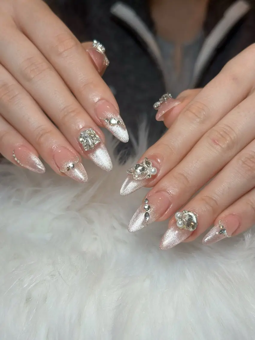 ネイル チークネイル ドット フレンチネイル グラデーション 韓国ネイル ハンドネイル Lisa Nail Salonのネイルデザイン