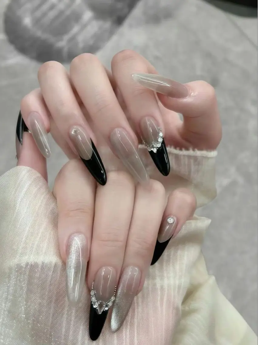 🉐3D花系デザイン(4本)💅10本長さだし🉐やり放題120分、手作りデザイン🌷🌸の写真
