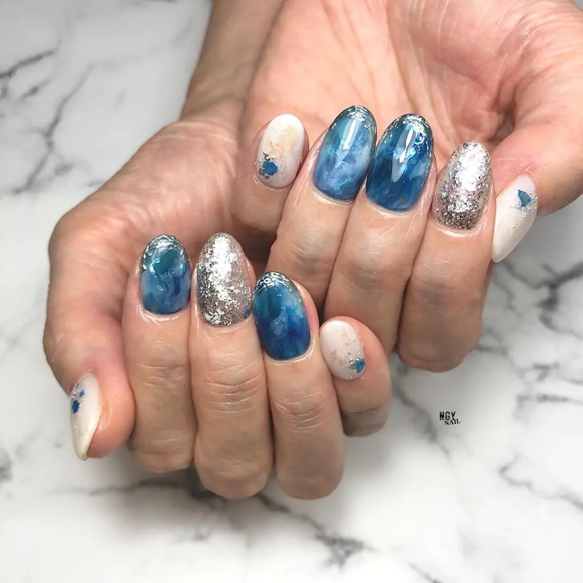 ネイル ブルー フレンチネイル ジェルネイル 韓国ネイル ラメ(グリッター) ハンドネイル NAIL NOWのネイルデザイン