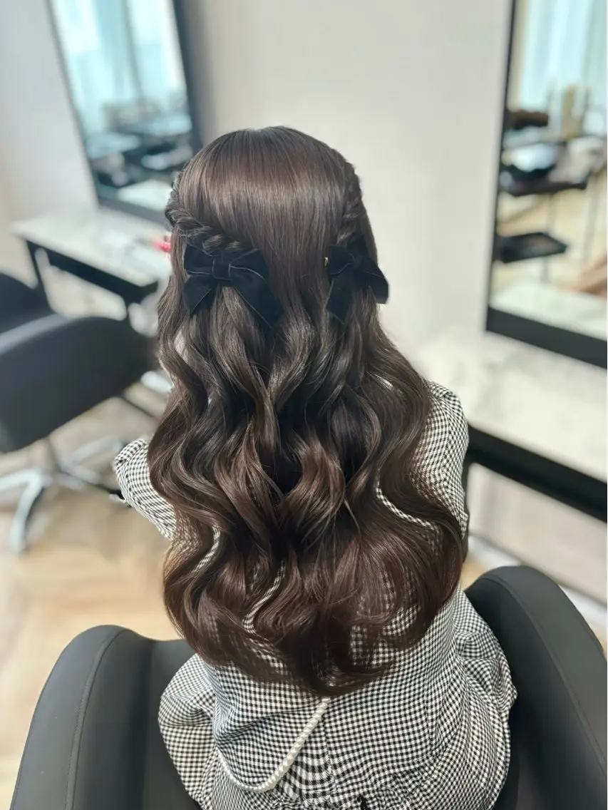 ロング ヘアアレンジ 𝒎𝒐𝒆🩰 名駅/ヘアメ/暖色♡のヘアスタイル
