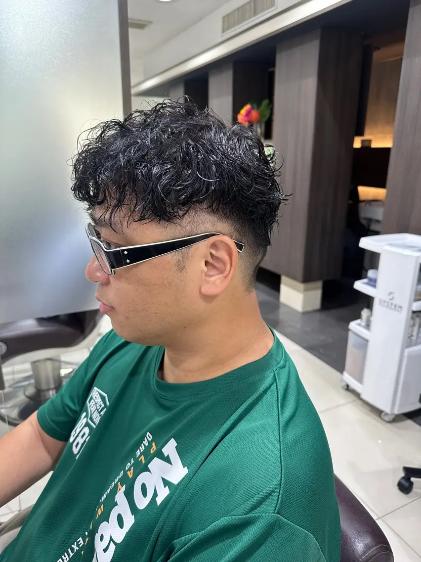 パーマ メンズ カット パーマ 木曜日空きあり🩷 艶々カラー🩷のヘアスタイル
