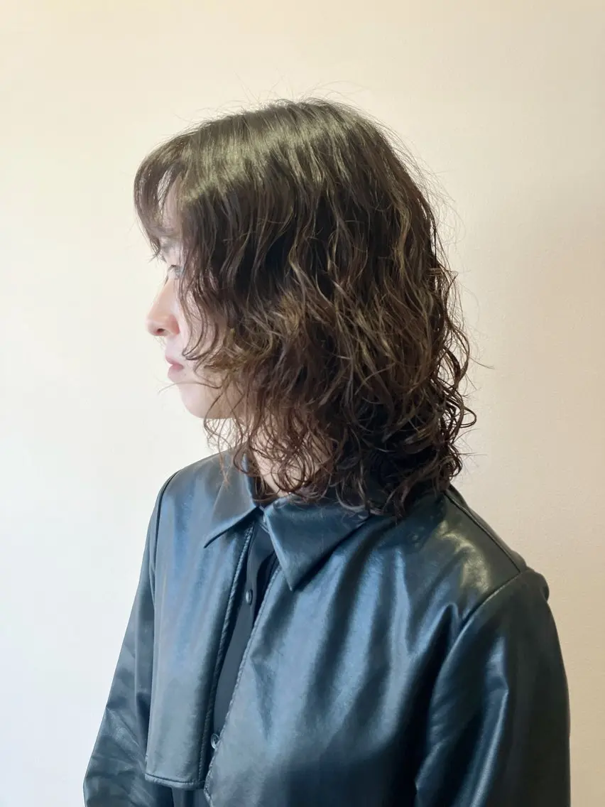ミディアム パーマ ミディアムパーマ ウルフカット スパイラルパーマ カット パーマ 川間 将彦のヘアスタイル