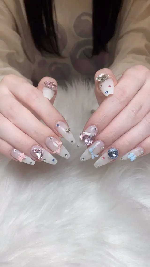 ネイル オーロラネイル ブラウン フラッシュネイル フラワーネイル ホログラムネイル ハンドネイル Rei _Nail 新宿のネイルデザイン