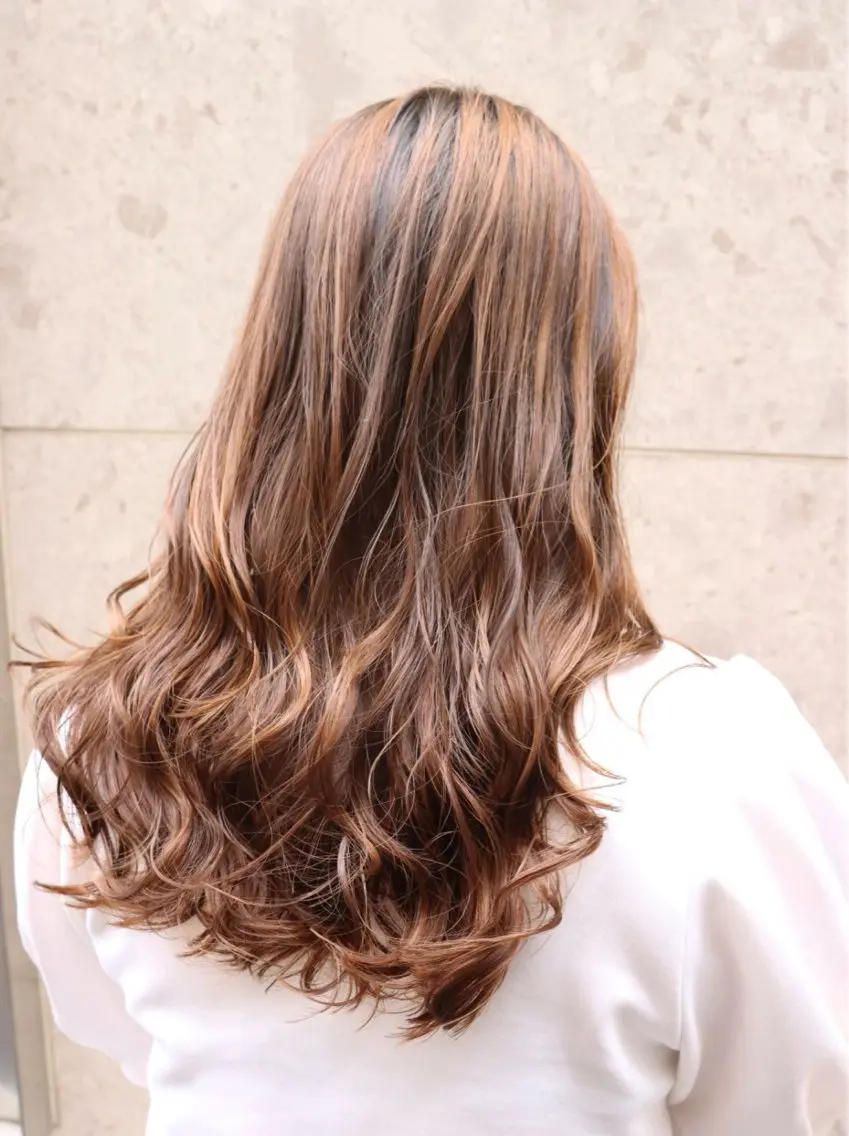 ロング パーマ ロング デジタルパーマ カット パーマ トリートメント コテ巻き風パーマ 藤澤　知彌のヘアスタイル