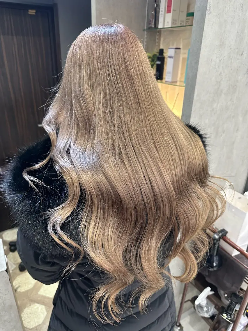 セミロング カラー ブリーチ ボルドーカラー ブラウンカラー カシス ダブルカラー ヘアカラー 天神暖色カラー レイヤー・髪質改善のヘアスタイル