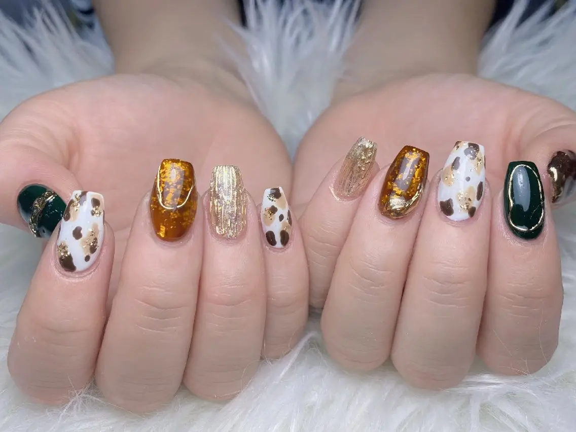 ネイル チークネイル 長さ出し フレンチネイル ジェルネイル キラキラネイル ハンドネイル UM Nail Salonのネイルデザイン