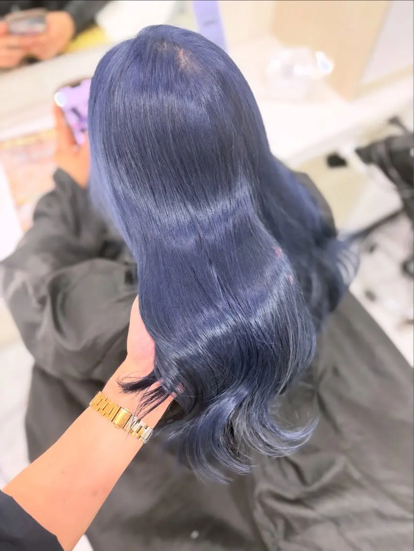 セミロング カラー ヘアカラー トリートメント ヘッドスパ ヘアセット 🩵色落ち可愛い 寒色カラー🩵のヘアスタイル