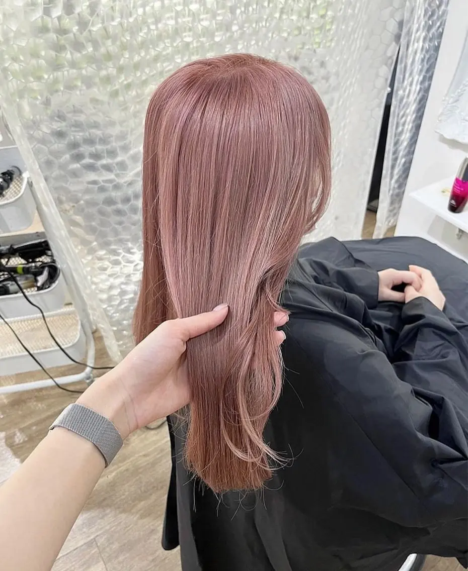 ロング カラー ベージュカラー ブリーチ ピンクカラー ピンクベージュ ヘアカラー トリートメント 𝗺𝗶𝗸𝘂♡ 似合わせ🎀のヘアスタイル