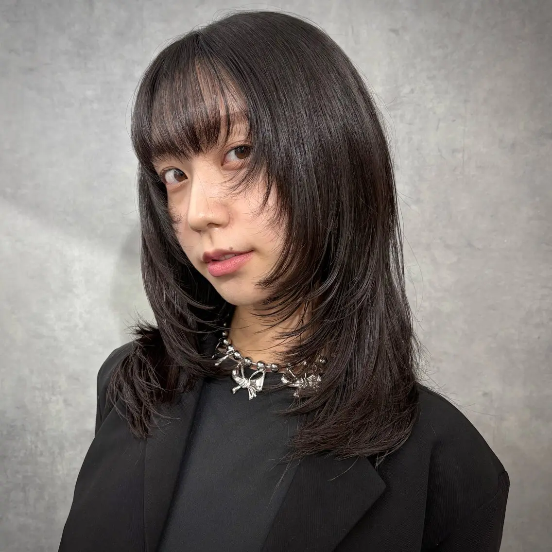 セミロング カラー 顔まわりレイヤー レイヤーカット ショート/ウルフ カットモデル募集のヘアスタイル