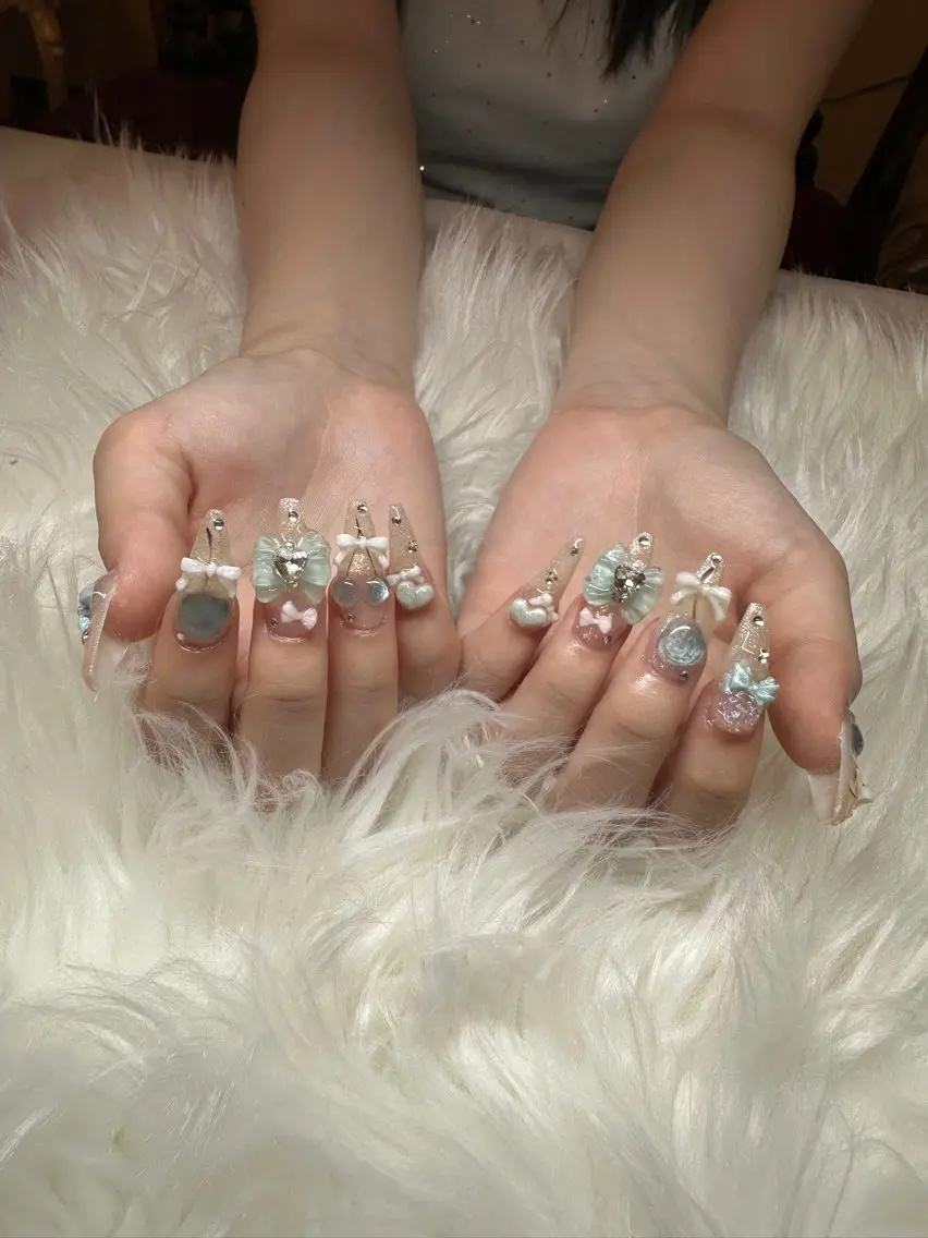 ネイル PEEKABOOミキ ネイル1級保持💅のネイルデザイン