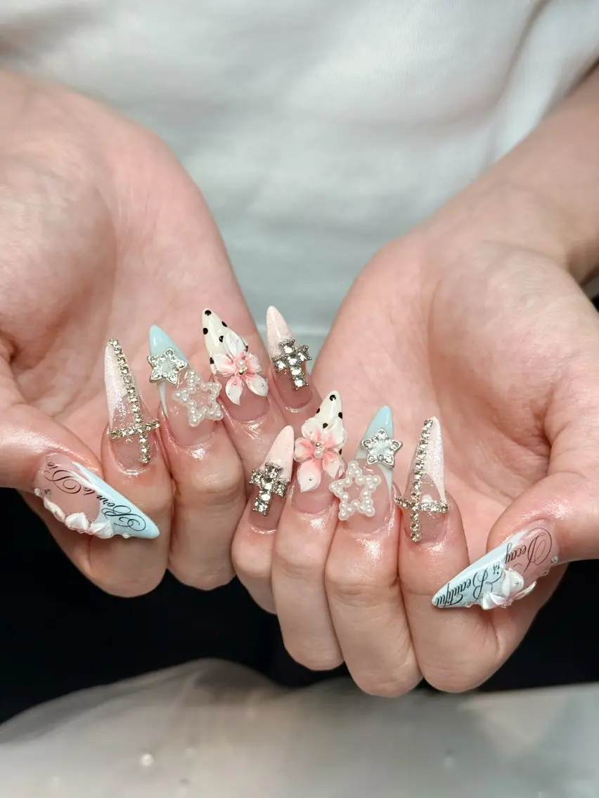 ネイル チークネイル ドット フレンチネイル グラデーション ハート ハンドネイル Julli NailStudioのネイルデザイン