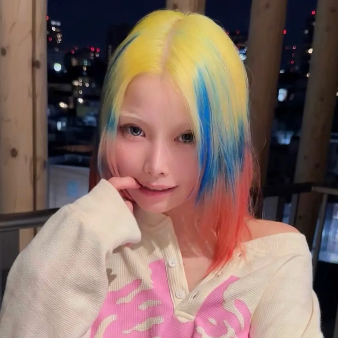 ミディアム カラー ブリーチ デザインカラー ハイトーンカラー イエローカラー ヘアカラー トリートメント 💎ブリーチ特化💎 リタッチ/RYUTOのヘアスタイル
