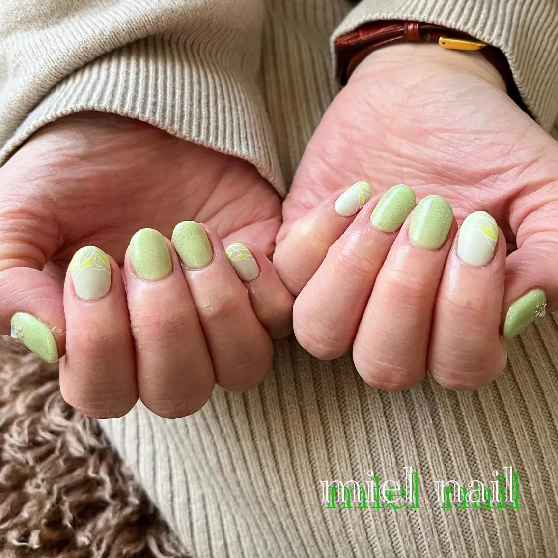 ネイル ワンカラーネイル ピスタチオネイル 春ネイル ハンドネイル miel nailのネイルデザイン