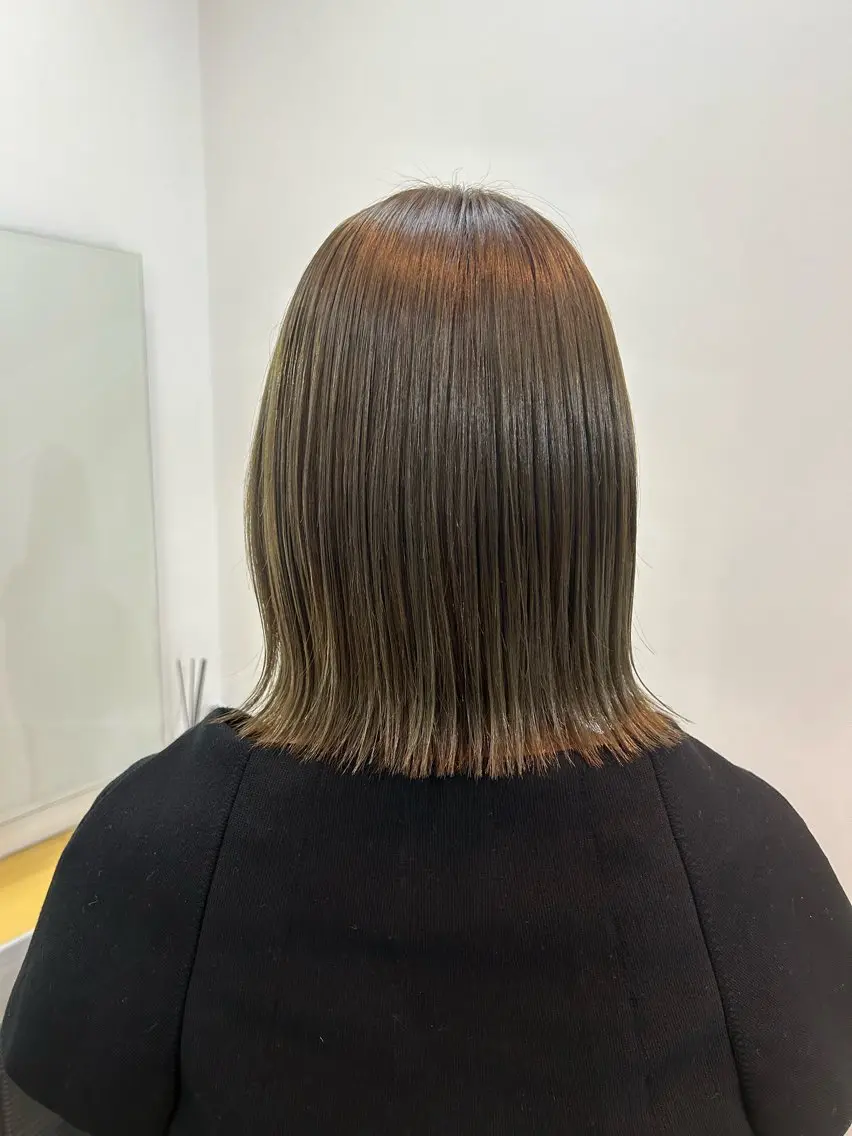 ミディアム カラー 小澤 志穂のヘアスタイル