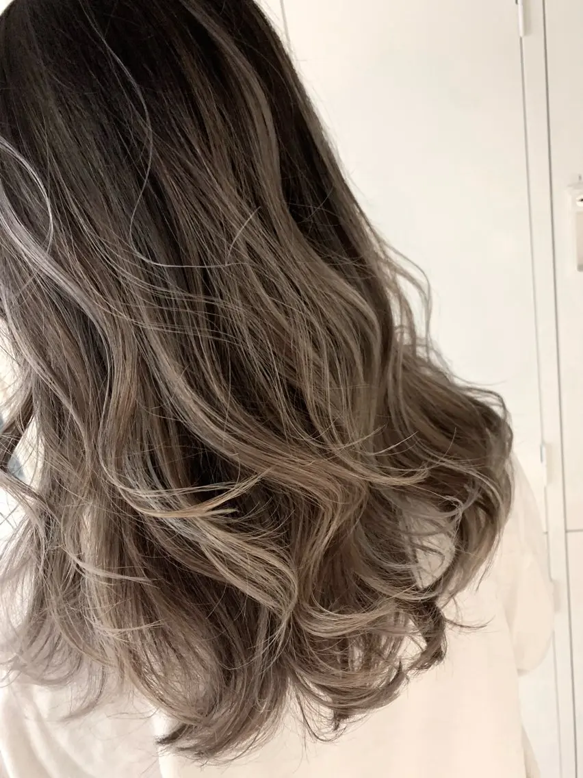 セミロング ヘアカラー ✨ハイトーン✨艶髪 ✨髪質改善✨和田のヘアスタイル