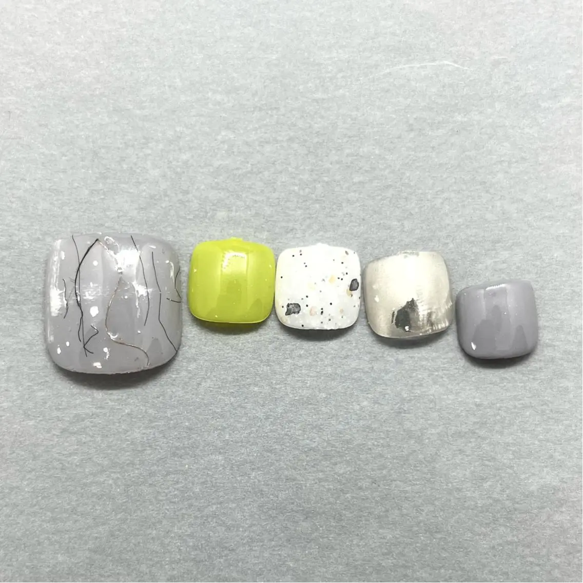 ネイル アートネイル 長さ出し フットネイル マグネットネイル ミラーネイル フットネイル A85G ayakoのネイルデザイン