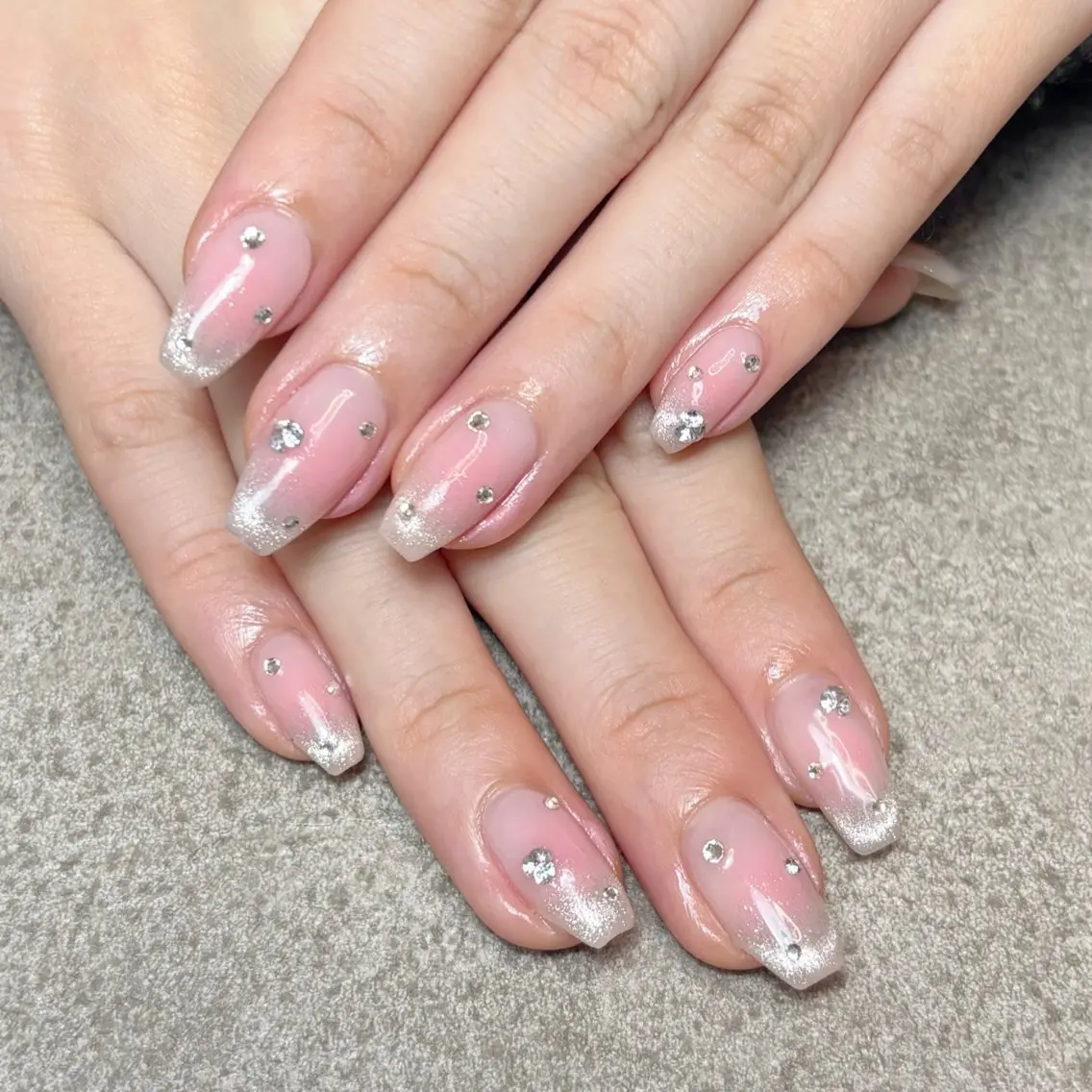 ネイル チークネイル ハンドネイル nailroom DIASOMNIAのネイルデザイン