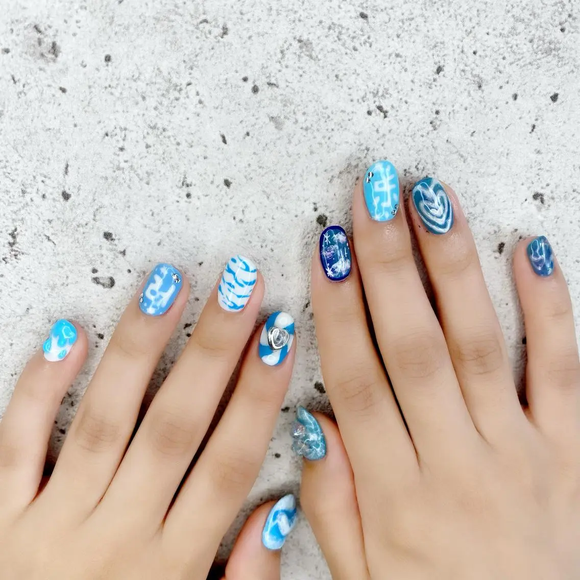 セミロング カラー パーマ ヘアアレンジ メンズ キッズ ネイル マツエク・マツパ メンズ韓国風 ブルーカラー 韓国風マツエク 韓国風ヘア ブルー ハンドネイル Salon Ｋのネイルデザイン