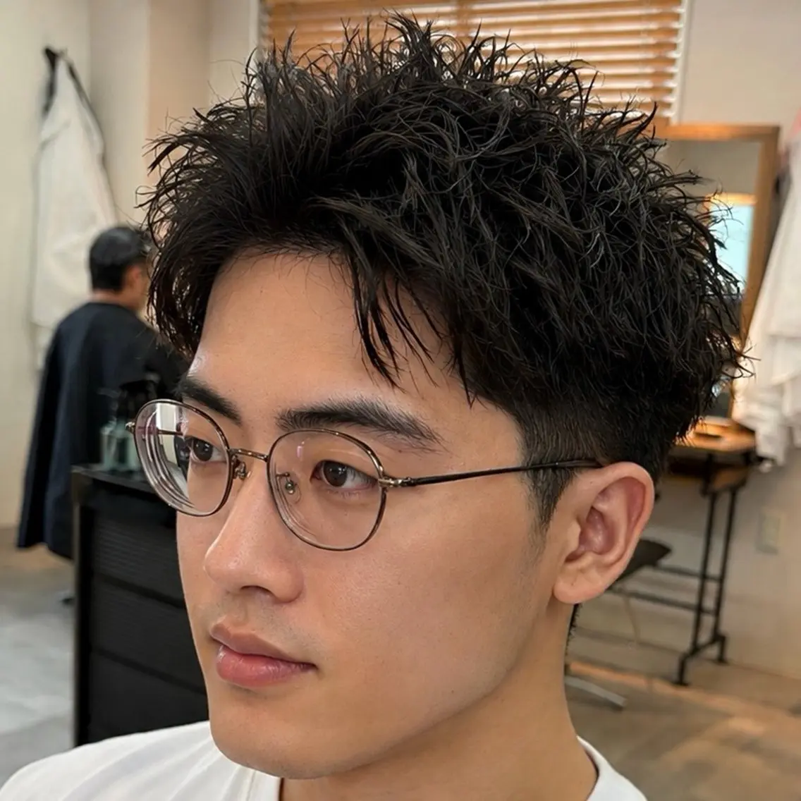 パーマ メンズ フェザーパーマ メンズパーマ スパイキーショート 波巻きパーマ ニュアンスパーマ カット パーマ 男の理想を叶える🔥 メンズパーマ特化|関のヘアスタイル