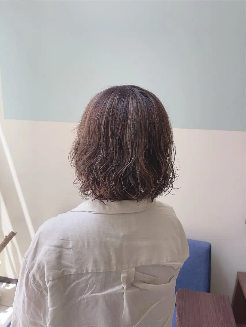ミディアム カラー パーマ ミディアムパーマ ハイライトカラー ハイライト ヘアカラー トリートメント 林 真之介のヘアスタイル
