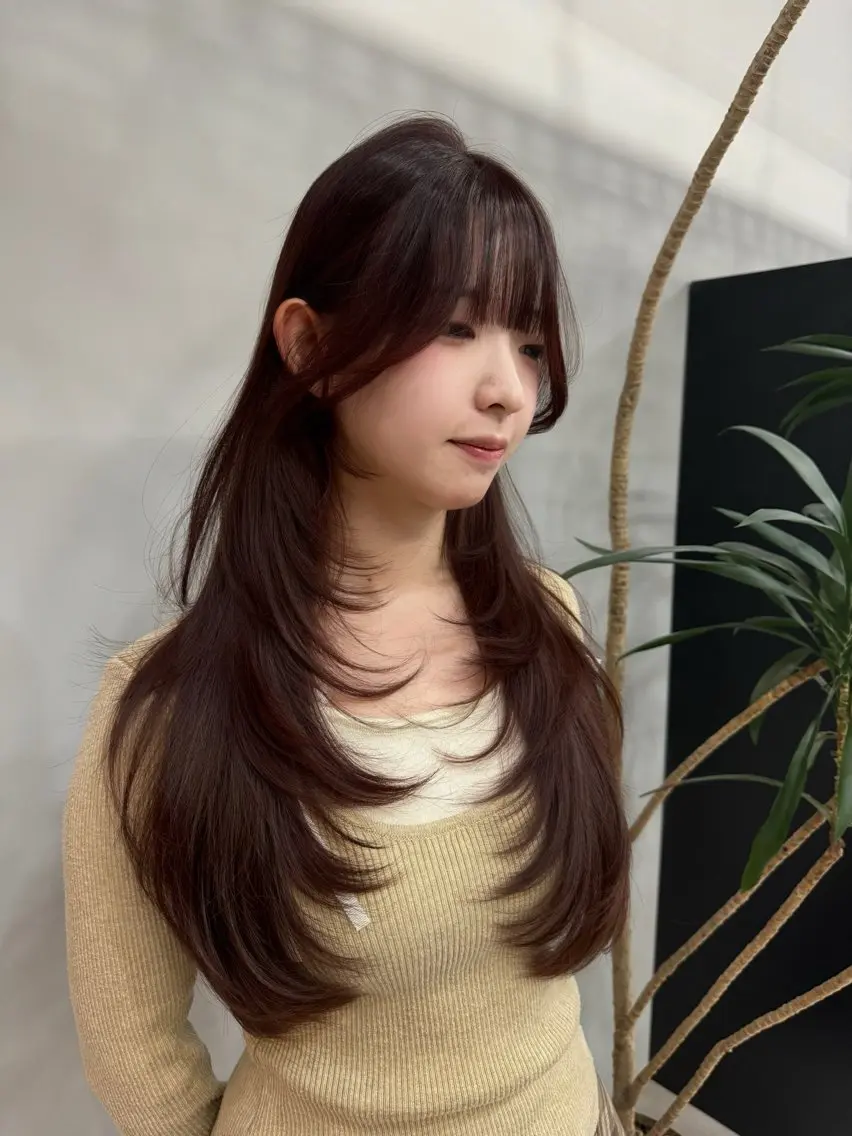 セミロング カラー レッドカラー レイヤーカット カット ヘアカラー トリートメント レイヤーカット 西村あきやのヘアスタイル
