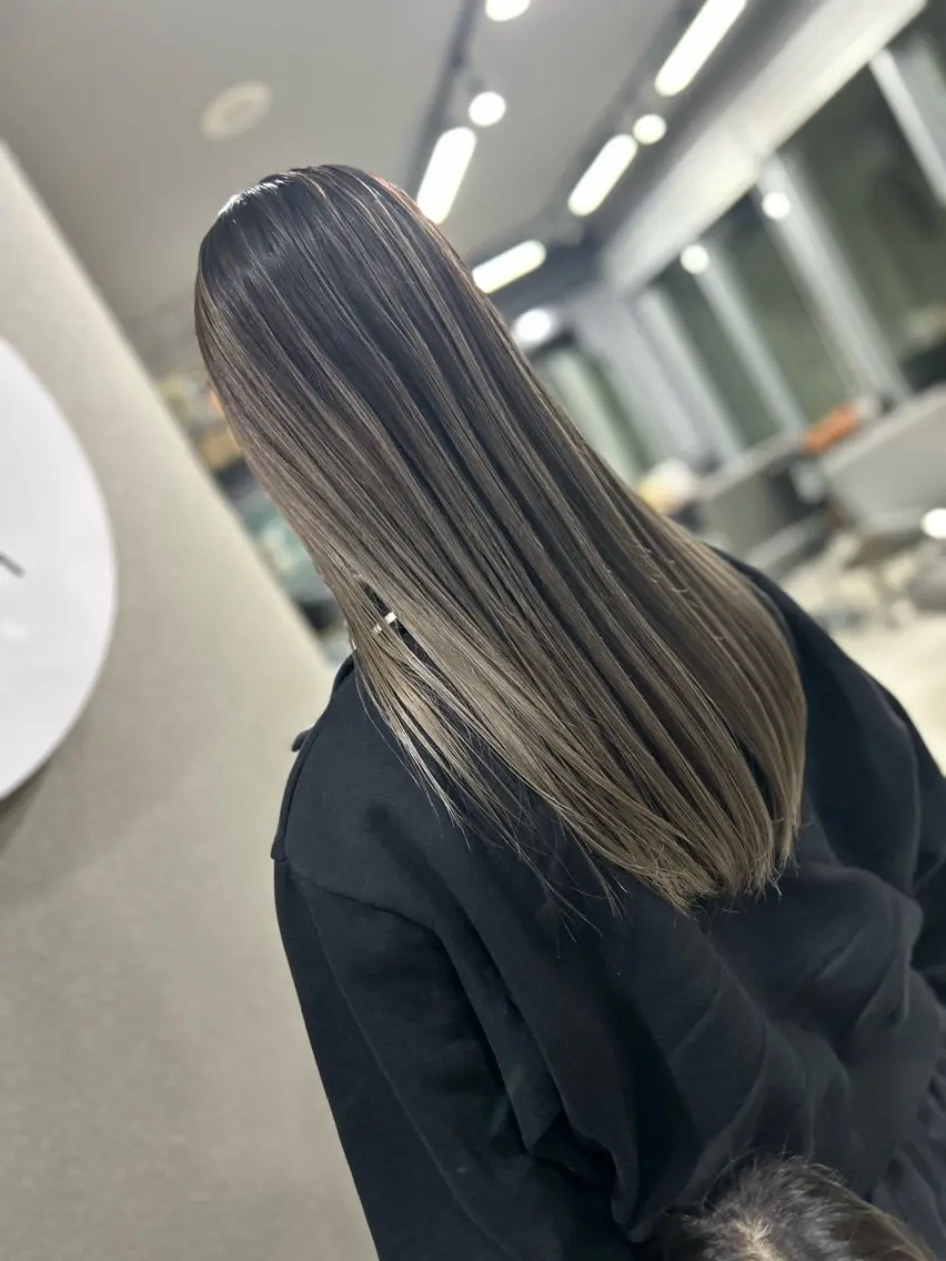 ロング カラー ヘアアレンジ ベージュカラー VIM hairおもろまち店のヘアスタイル