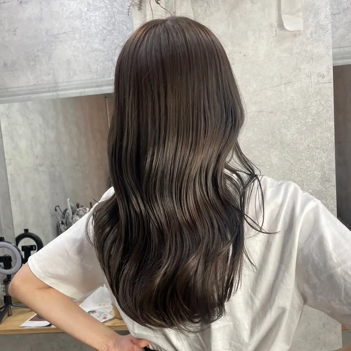 ロング カラー グレージュ エクステ・レイヤ ーカット松下宗翔のヘアスタイル