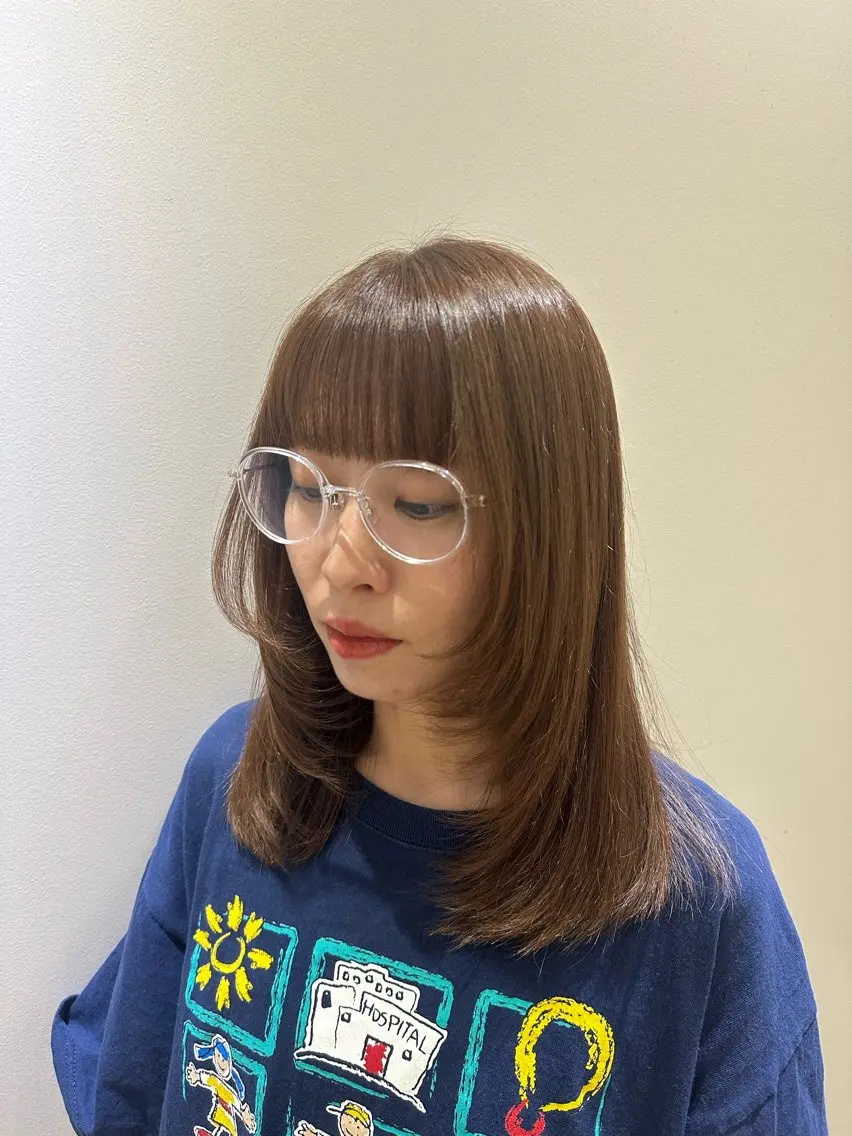 ミディアム 顔まわりレイヤー レイヤーカット 中村 友莉夏のヘアスタイル