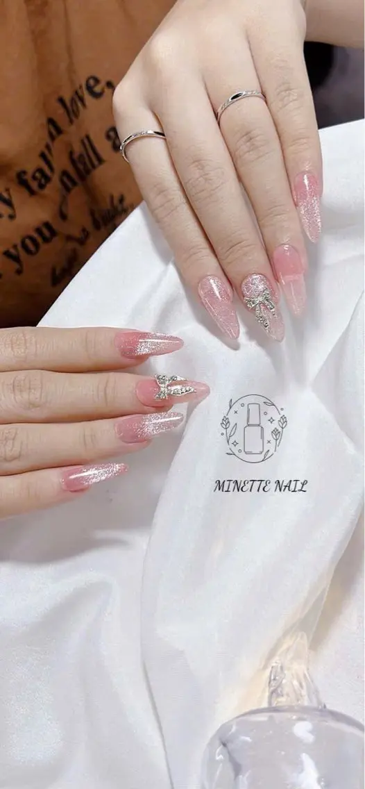 ネイル フレンチネイル ジェルネイル ガーリー グラデーション キラキラネイル Minette Nailのネイルデザイン
