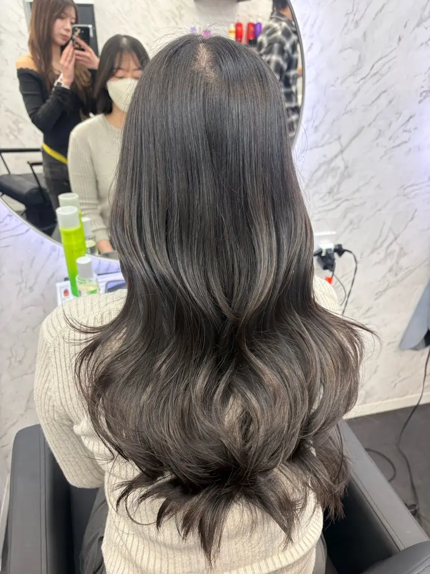 ロング カラー ダークグレー ダークグレージュ グレージュ 韓国ヘア🎀 /♡𝓝𝓸𝓪♡のヘアスタイル
