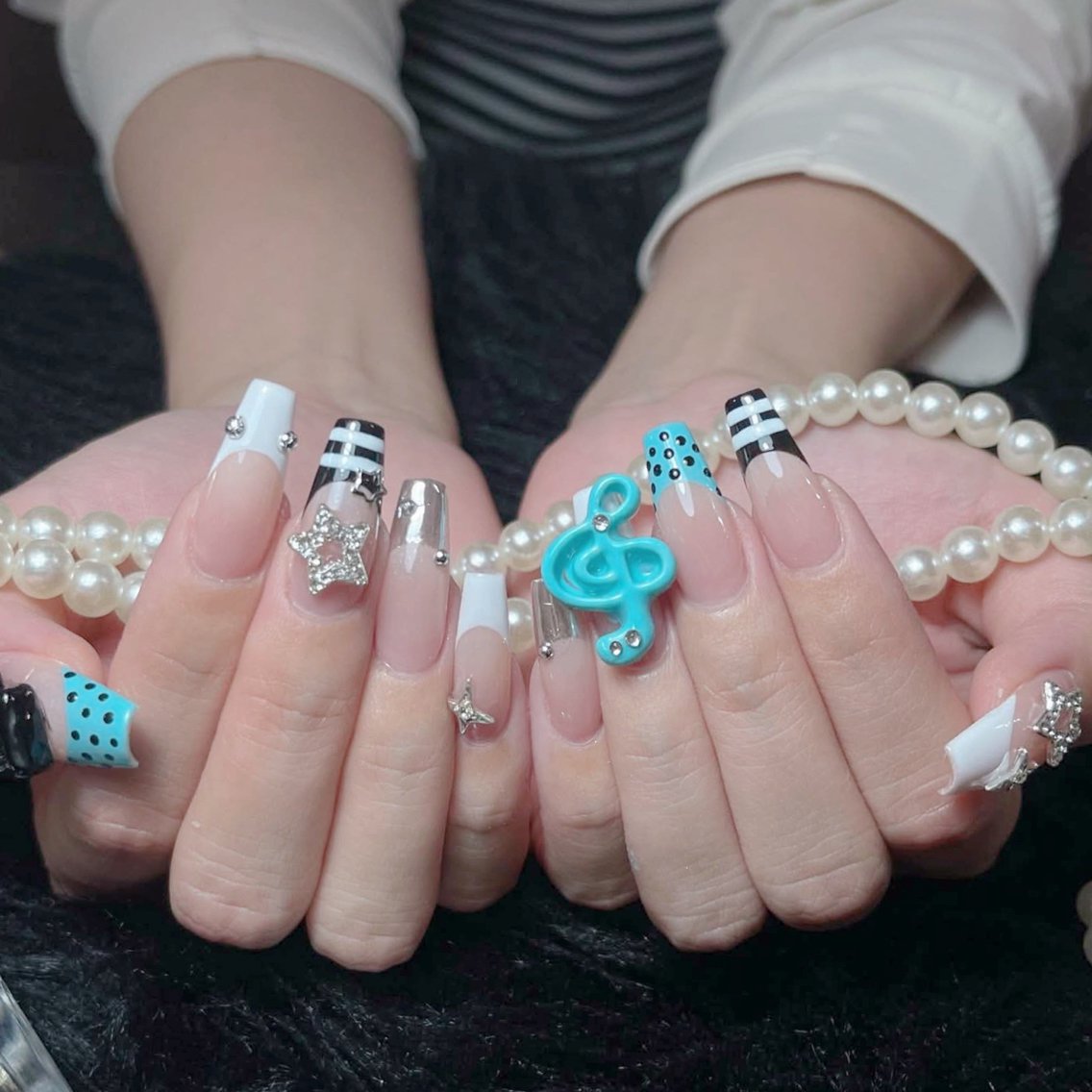 ネイル オーロラネイル 長さ出し フラッシュネイル フレンチネイル ジェルネイル ハンドネイル Amee Nail Salonのネイルデザイン
