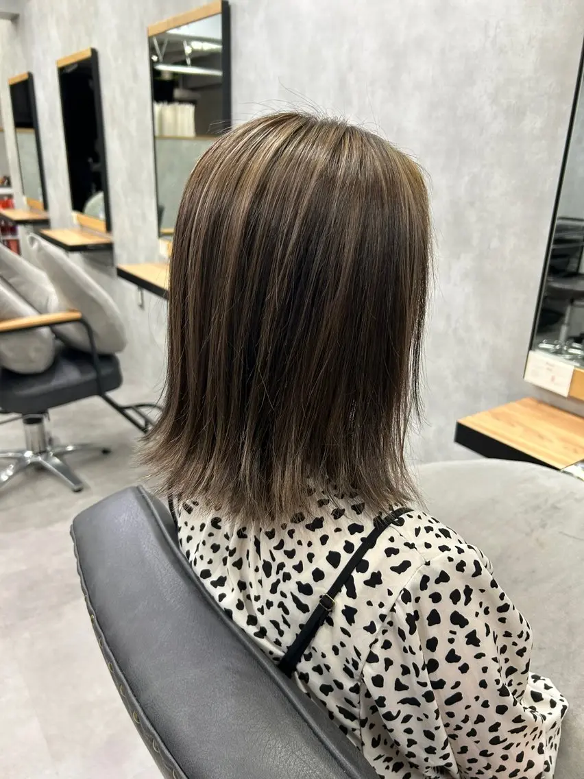 セミロング カラー ハイライトカラー ハイライト 中内 美空のヘアスタイル
