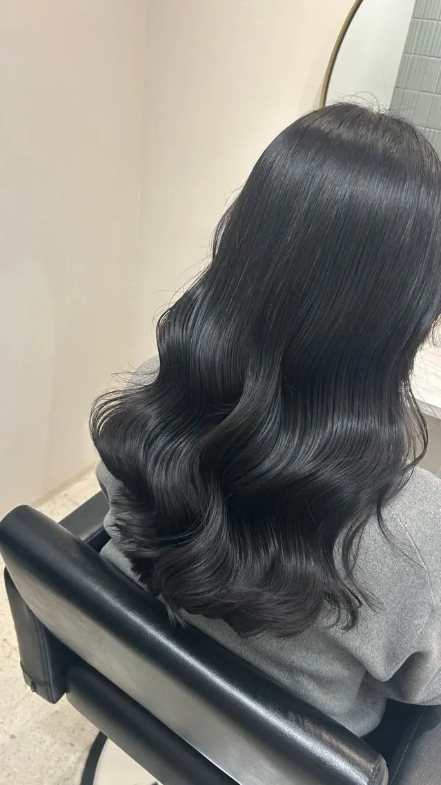 ロング カラー ダークグレー 韓国風ヘア ヘアカラー トリートメント 韓国風/髪質改善 SENAのヘアスタイル