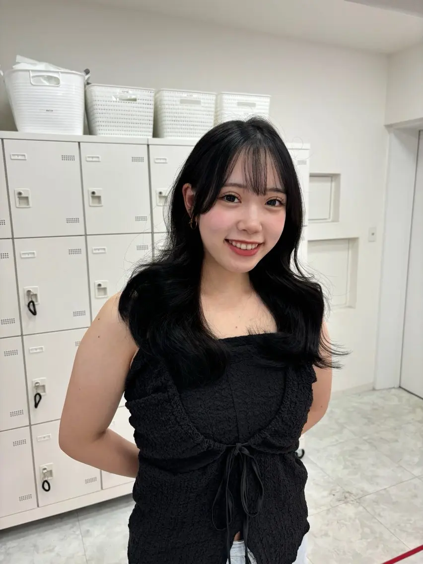 ロング カラー 抜け感レイヤー︴ ニュアンスカラーのヘアスタイル