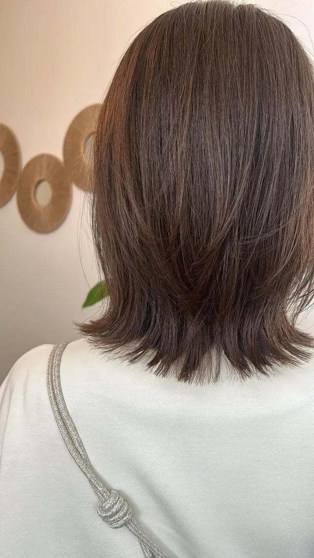 ミディアム カラー ベージュカラー くびれヘア レイヤーカット 外ハネヘア hair salon Zöld.のヘアスタイル
