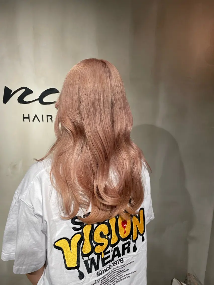 セミロング カラー ベージュカラー ピンクカラー ピンクベージュ 艶感/レイヤーカット 🌐Taketoのヘアスタイル