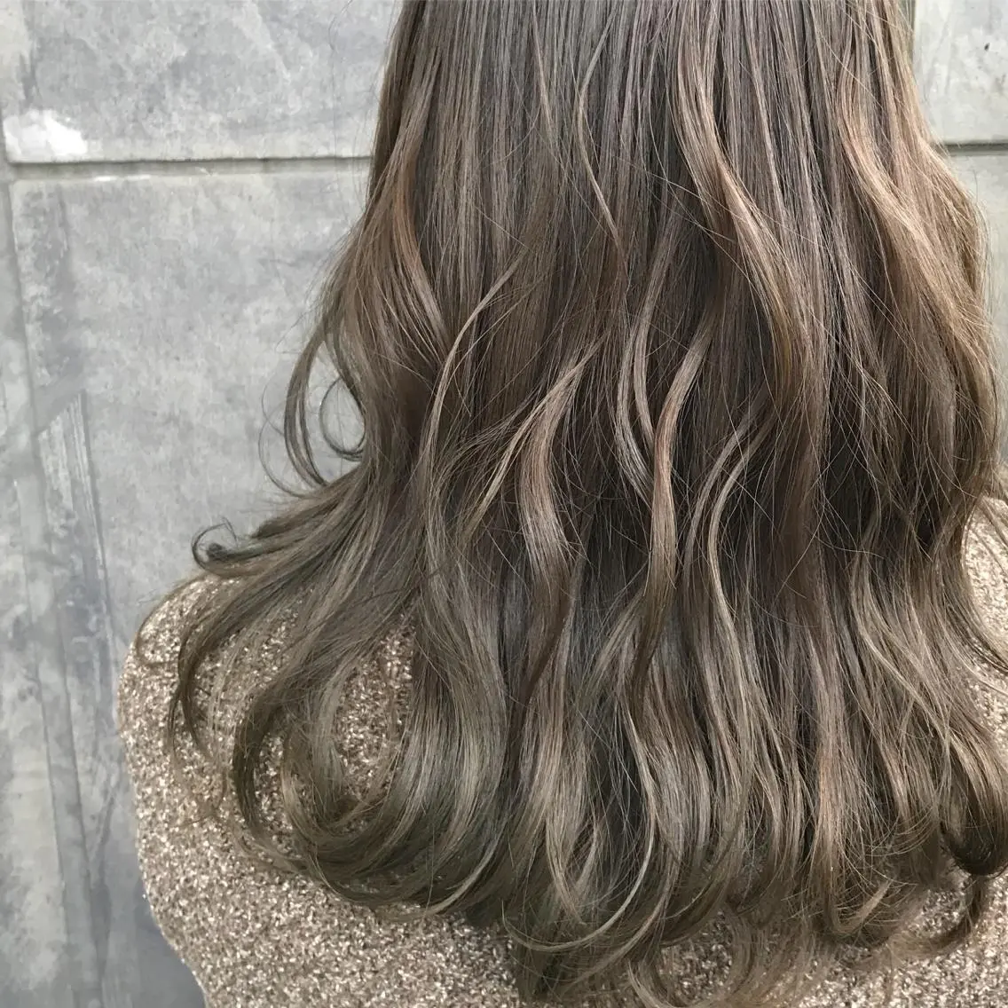 セミロング カラー ブリーチ グレージュ ヘアカラー No1韓国風レイヤー &カチモリ✨ /サキのヘアスタイル