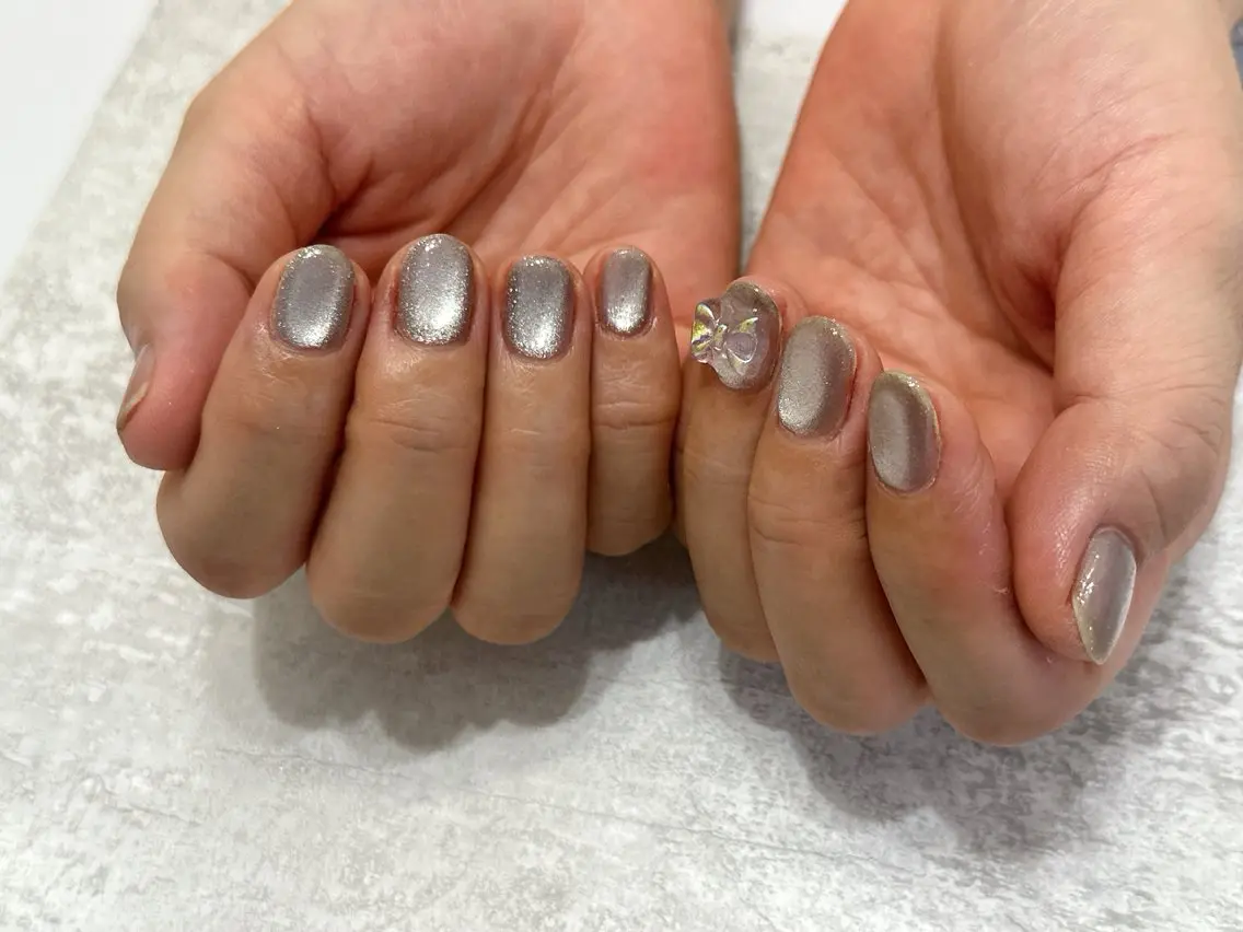 ネイル オーロラネイル フットネイル フレンチネイル ジェルネイル キラキラネイル ハンドネイル mogunail &blowのネイルデザイン