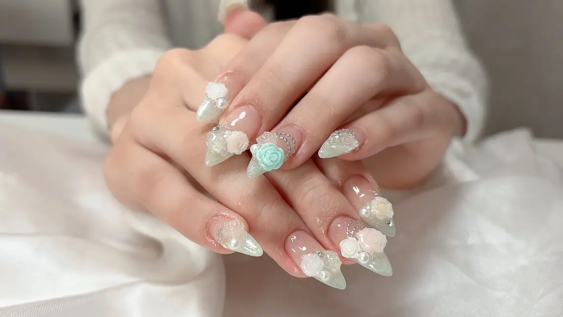 ネイル 成人式 フラッシュネイル フレンチネイル ジェルネイル グラデーション 😍Yumi❤️ 💅Nail💅のネイルデザイン
