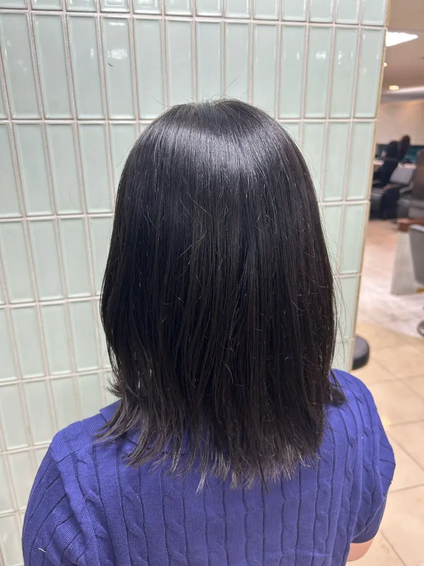 ミディアム カラー 秋山 果凜のヘアスタイル