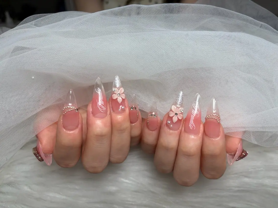 ネイル アートネイル 長さ出し ジェルネイル 韓国ネイル マグネットネイル ハンドネイル Cloudy Chan Nailのネイルデザイン