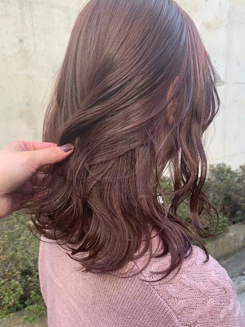 カラー ベージュカラー ピンクカラー ピンクベージュ 𩵋住 佳帆のヘアスタイル